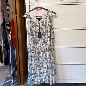 Never worn sundress!! In great condition